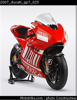 2007_ducati_gp7_025.jpg