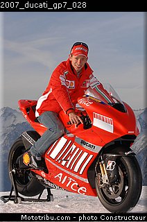 2007_ducati_gp7_028.jpg