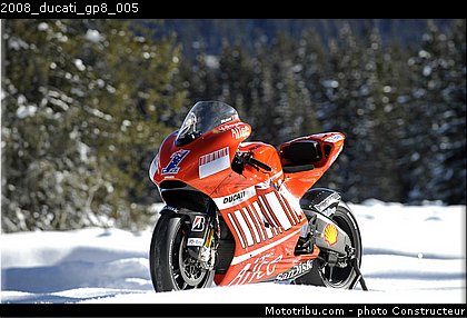 2008_ducati_gp8_005.jpg