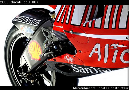 2008_ducati_gp8_007.jpg
