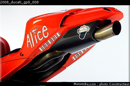 2008_ducati_gp8_008.jpg