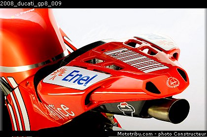 2008_ducati_gp8_009.jpg