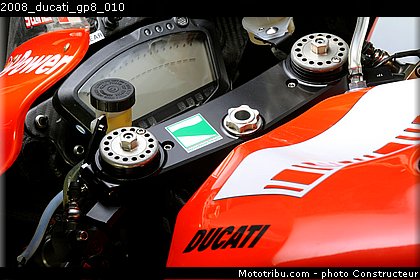 2008_ducati_gp8_010.jpg