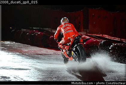 2008_ducati_gp8_015.jpg