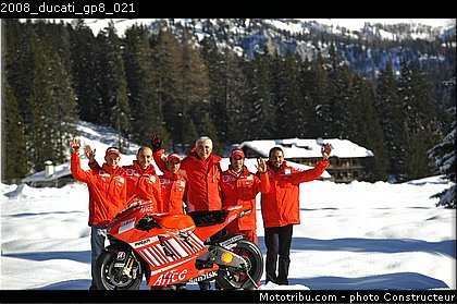 2008_ducati_gp8_021.jpg