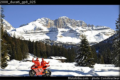 2008_ducati_gp8_025.jpg