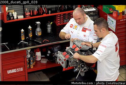 2008_ducati_gp8_028.jpg