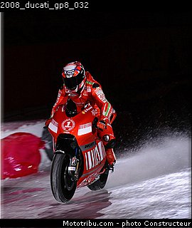 2008_ducati_gp8_032.jpg