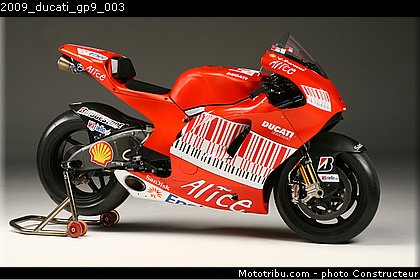 2009_ducati_gp9_003.jpg