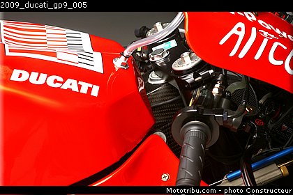 2009_ducati_gp9_005.jpg