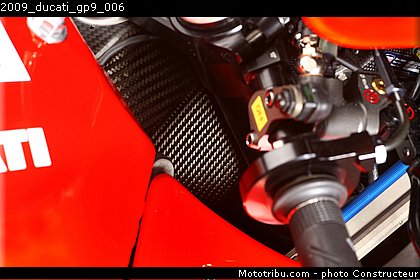 2009_ducati_gp9_006.jpg