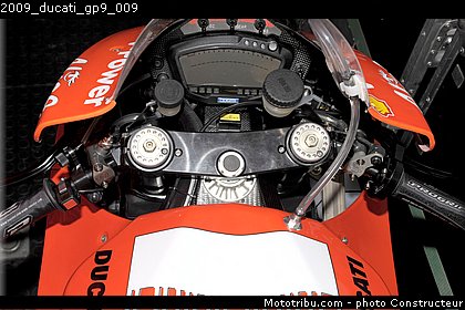 2009_ducati_gp9_009.jpg