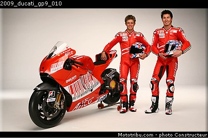 2009_ducati_gp9_010.jpg