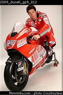 2009_ducati_gp9_012.jpg