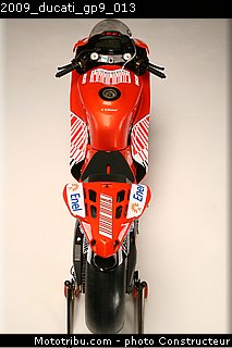 2009_ducati_gp9_013.jpg