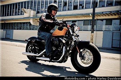 xl1200x_forty_eight_05_harley_davidson_sporster_2012.jpg