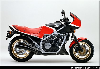 honda_vf750f_1982_2.jpg