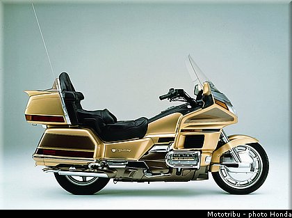 honda_gold_wing_1988.jpg