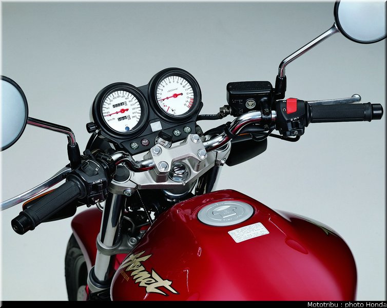honda_hornet1998_008