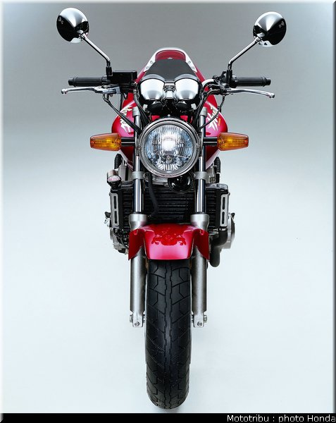 honda_hornet1998_009
