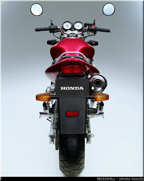 honda_hornet1998_010