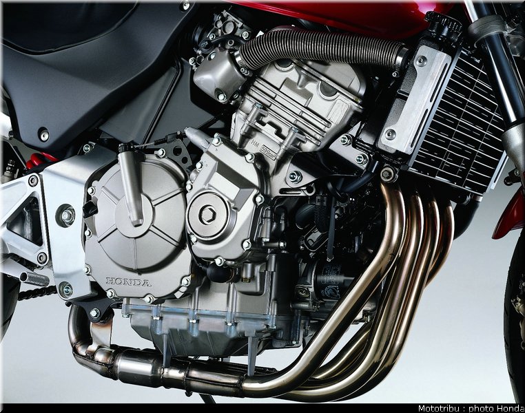 honda_hornet1998_012