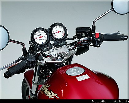 honda_hornet1998_008.jpg