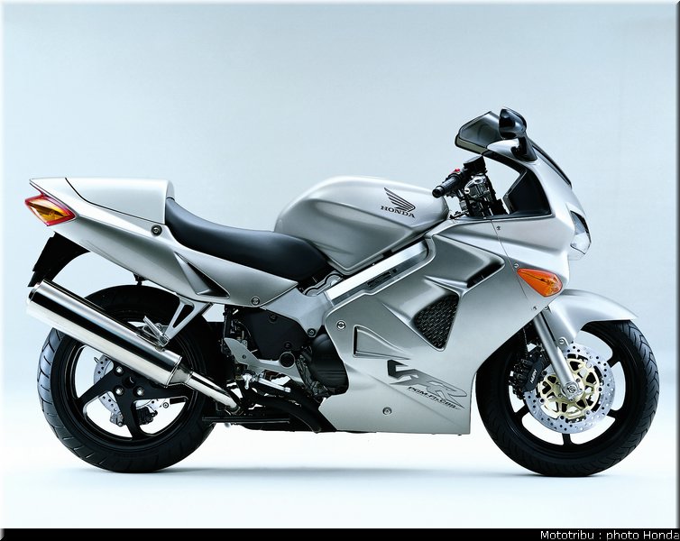honda_vfr_800a_1998_004