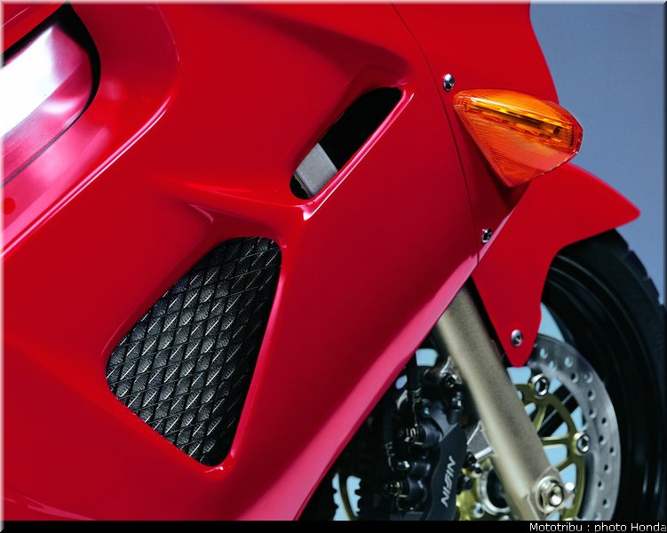 honda_vfr_800a_1998_009