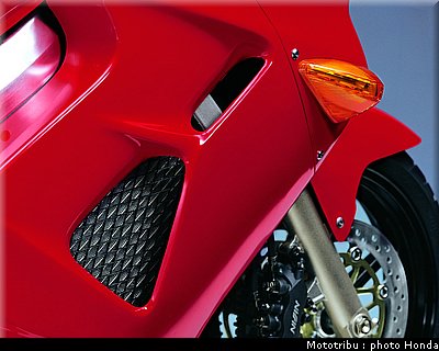 honda_vfr_800a_1998_009.jpg