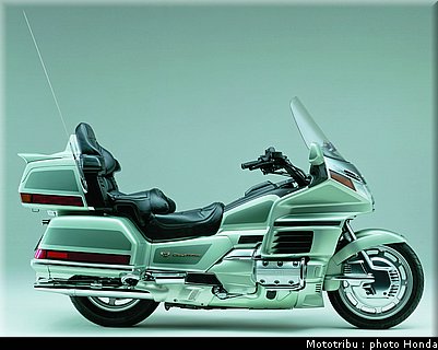 honda_goldwing_1999_1.jpg