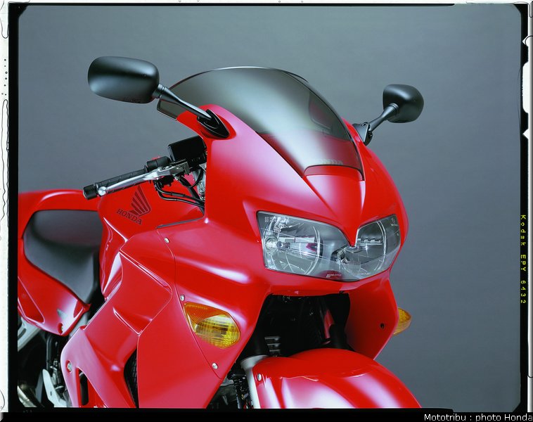 honda_800_vfr_2000_005