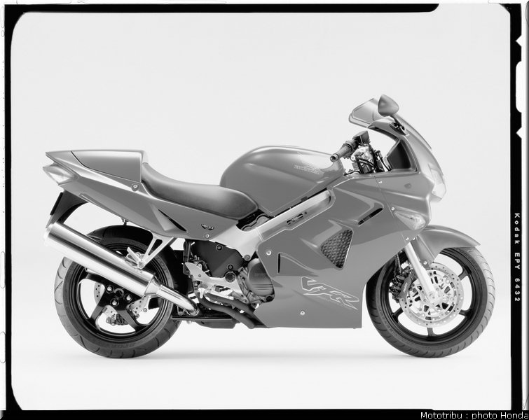 honda_800_vfr_2000_007