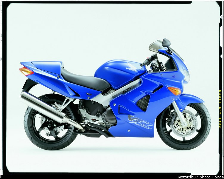 honda_800_vfr_2000_014