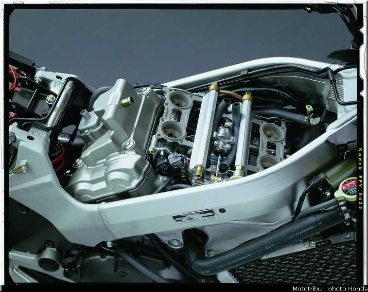 honda_800_vfr_2000_019