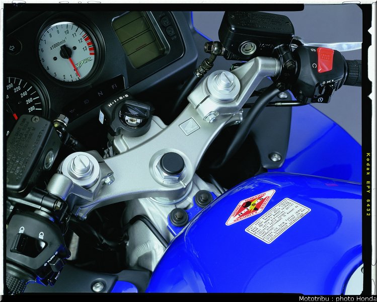 honda_800_vfr_2000_021