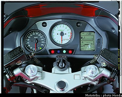 honda_800_vfr_2000_015.jpg