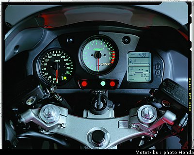 honda_800_vfr_2000_016.jpg