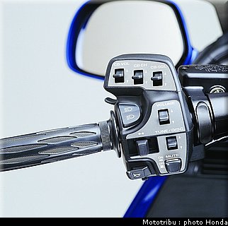 honda_goldwing_2001_012.jpg