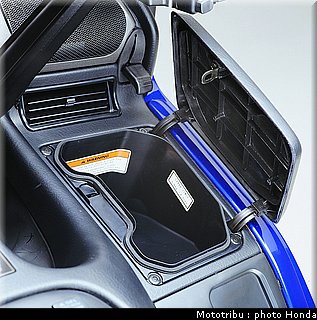 honda_goldwing_2001_014.jpg