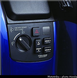 honda_goldwing_2001_016.jpg