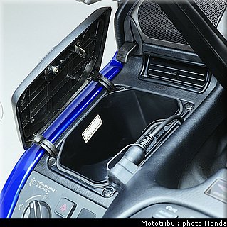 honda_goldwing_2001_020.jpg