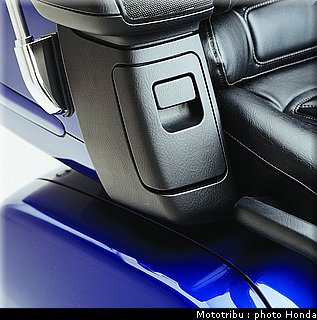 honda_goldwing_2001_021.jpg
