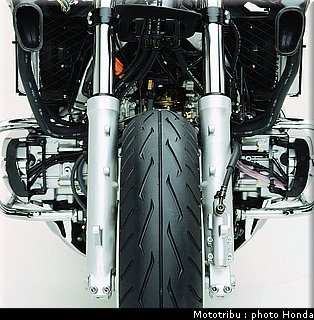 honda_goldwing_2001_024.jpg