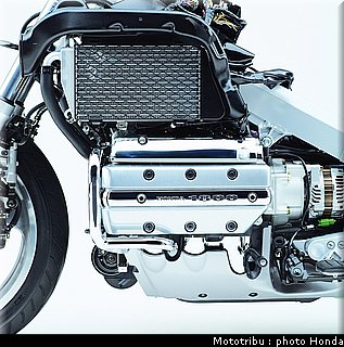 honda_goldwing_2001_027.jpg