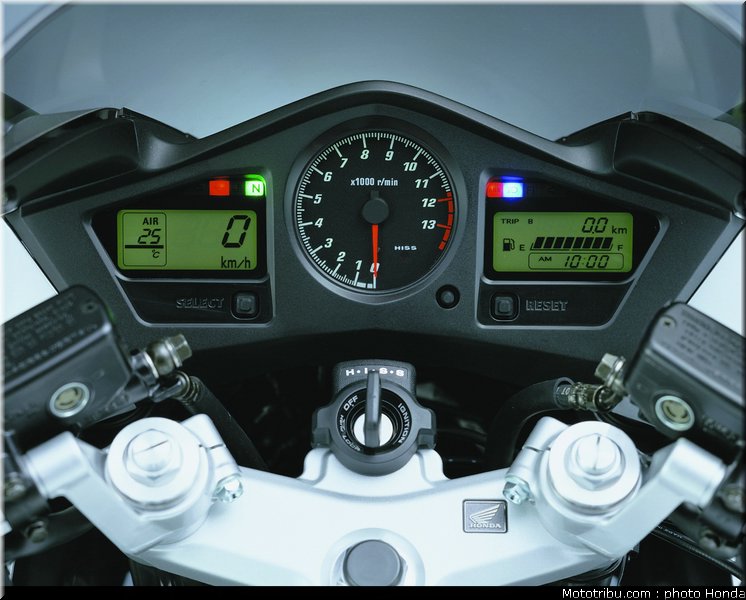 honda_800_vfr_vtes_abs_2002_028