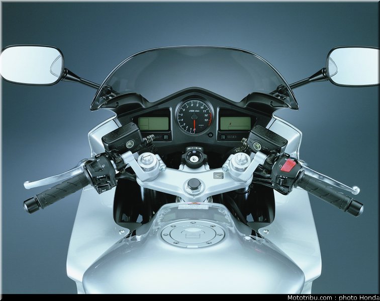 honda_800_vfr_vtes_abs_2002_029