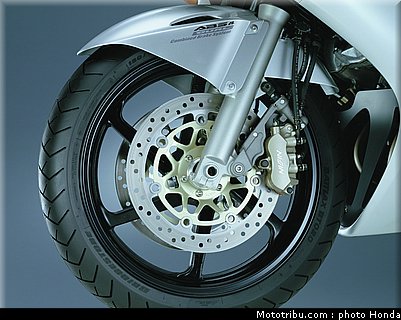 honda_800_vfr_vtes_abs_2002_020.jpg