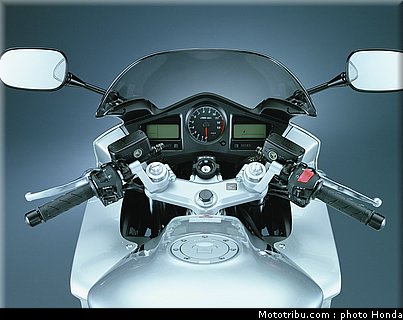 honda_800_vfr_vtes_abs_2002_029.jpg