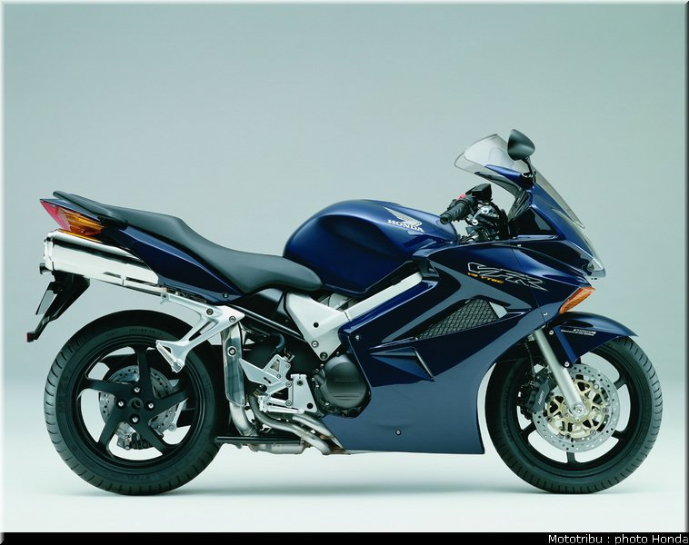 honda_800_vfr_2003_010